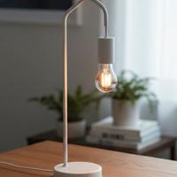 Lampada da tavolo Habitat minimalista