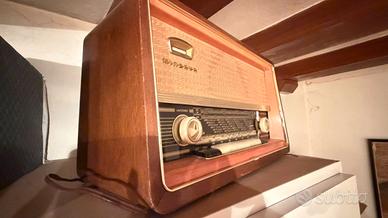 Radio d'epoca a valvole Minerva Minola anni '50