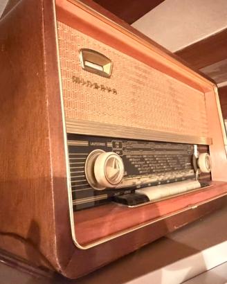 Radio d'epoca a valvole Minerva Minola anni '50