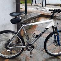 Mountain bike canyon 