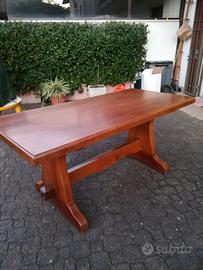 tavolo da cucina o taverna 