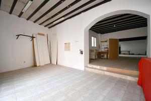 Casa Indipendente con Cortile e Ampi Spazi