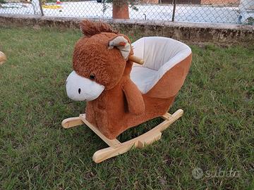 dondolo cavallo da interno