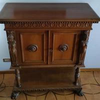 Mobile in legno massello di noce