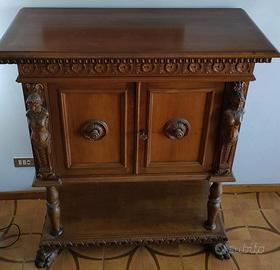 Mobile in legno massello di noce