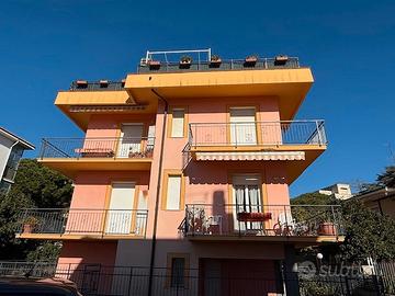 Pietra ligure si propone trilocale con terrazzo