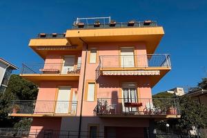 Pietra ligure si propone trilocale con terrazzo