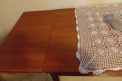 TAVOLO  SALOTTO IN LEGNO LUCIDO