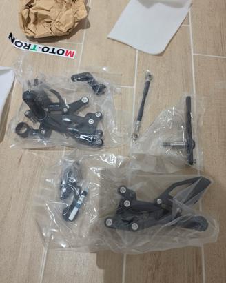 pedane arretrate street triple 765
