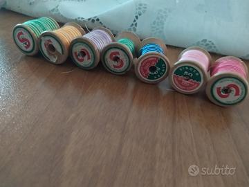 rocchetti di filo. a spumature Singer 