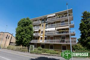 3 LOCALI CON BOX E CANTINA
