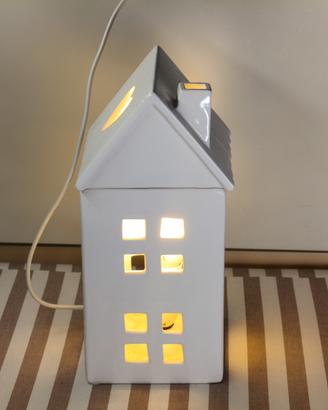 Lampada Casetta in Ceramica Bianca con Luce