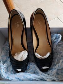 Scarpe spuntate nere Guess