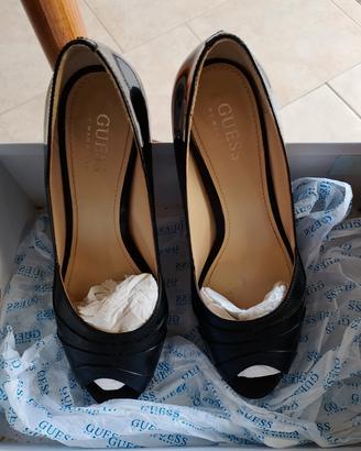 Scarpe spuntate nere Guess