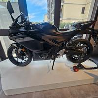 YAMAHA R 3 ANNO 2023 NUOVA