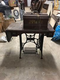 Macchina da,cucire a pedali singer