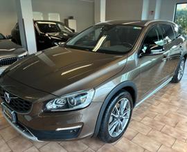 Volvo V60 Cross Country 2.4 D4 Business Plus AWD g