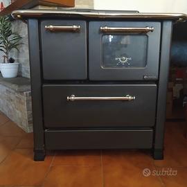 Stufa in ghisa con forno