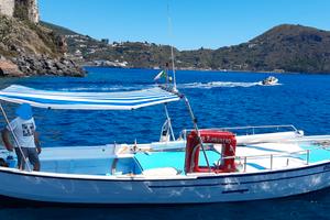 Barca da pesca e licenza pesca e pescaturismo