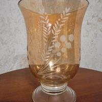 Vaso in vetro decorato.