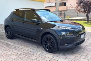 Citroen C4 Cactus BlueHDi 100 Shine Just Black