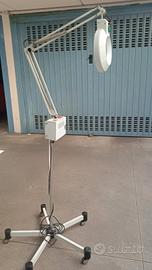 Lampada con lente ingrandimento 