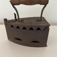 Ferro da stiro In Ghisa a carbone antico