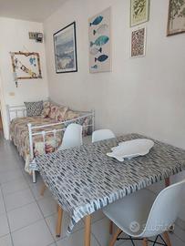Bilocale con posto auto 20 m dal mare