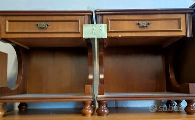 n.2 Comodini,vintage,con due cassettini,Costo £ 15