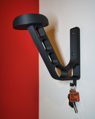 Porta casco moto da muro stampato in 3D – design m