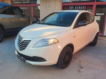 Lancia Ypsilon 0.9 TwinAir 85 CV 5 porte Metano Ec