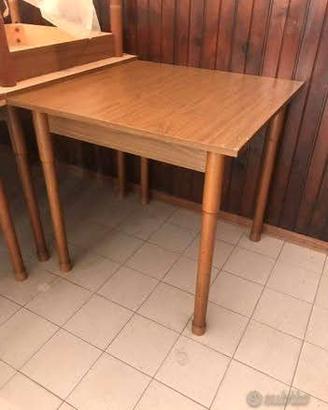 SOSPESO -N° 10 TAVOLI 80x80 CM COLOR NOCE 50 SEDIE