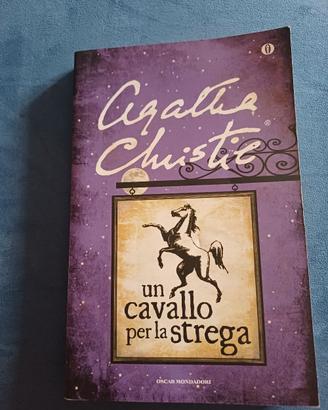 Libro Un cavallo per la strega di Agatha Christie