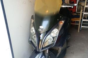 scooter kymco Downtown 300i