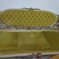 Un divano e 2 poltrone antiche