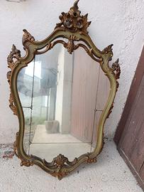 specchio Vintage con cornice in legno intagliata