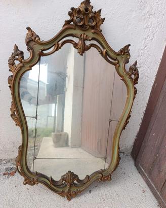 specchio Vintage con cornice in legno intagliata