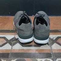 Scarpe uomo grigie e rosse