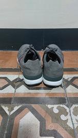 Scarpe uomo grigie e rosse