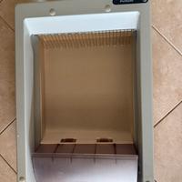 Lettiera automatica+distributore croccantini.