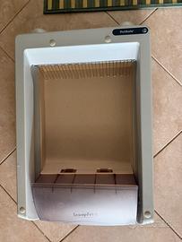 Lettiera automatica+distributore croccantini.