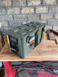 Cassa militare impilabile