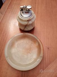 accendino e posacenere da tavolo