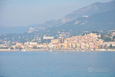 Vista mozzafiato sul golfo di mentone