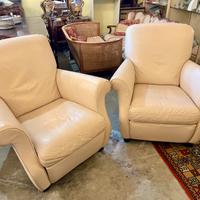 coppia poltrone in pelle  90x90 circa 250€