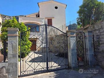 Villa di 350 m² con più di 5 locali a Piano di Sor