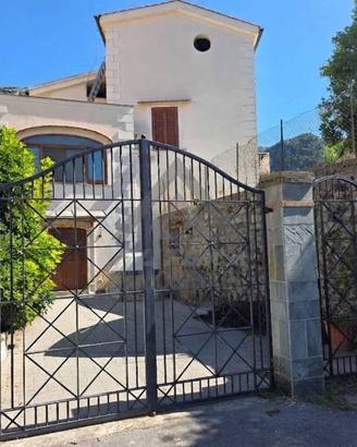 Villa di 350 m² con più di 5 locali a Piano di Sor