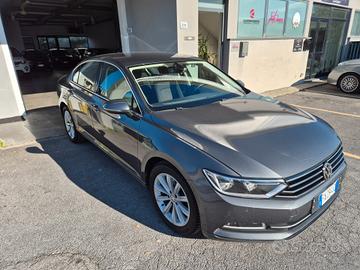 Volkswagen Passat 1.6 TDI DSG Comfortline BlueMoti