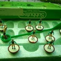 Subbuteo Lotto di 11 squadre ed altri oggetti
