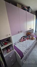 Cameretta, libreria, scrivania e sedia!